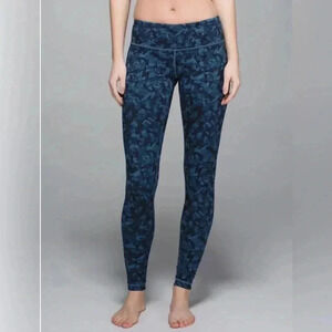 Iululemon Wunder Under Mystic Jungle Hawk Blue Harbor Legging’s Blueblack Size 4